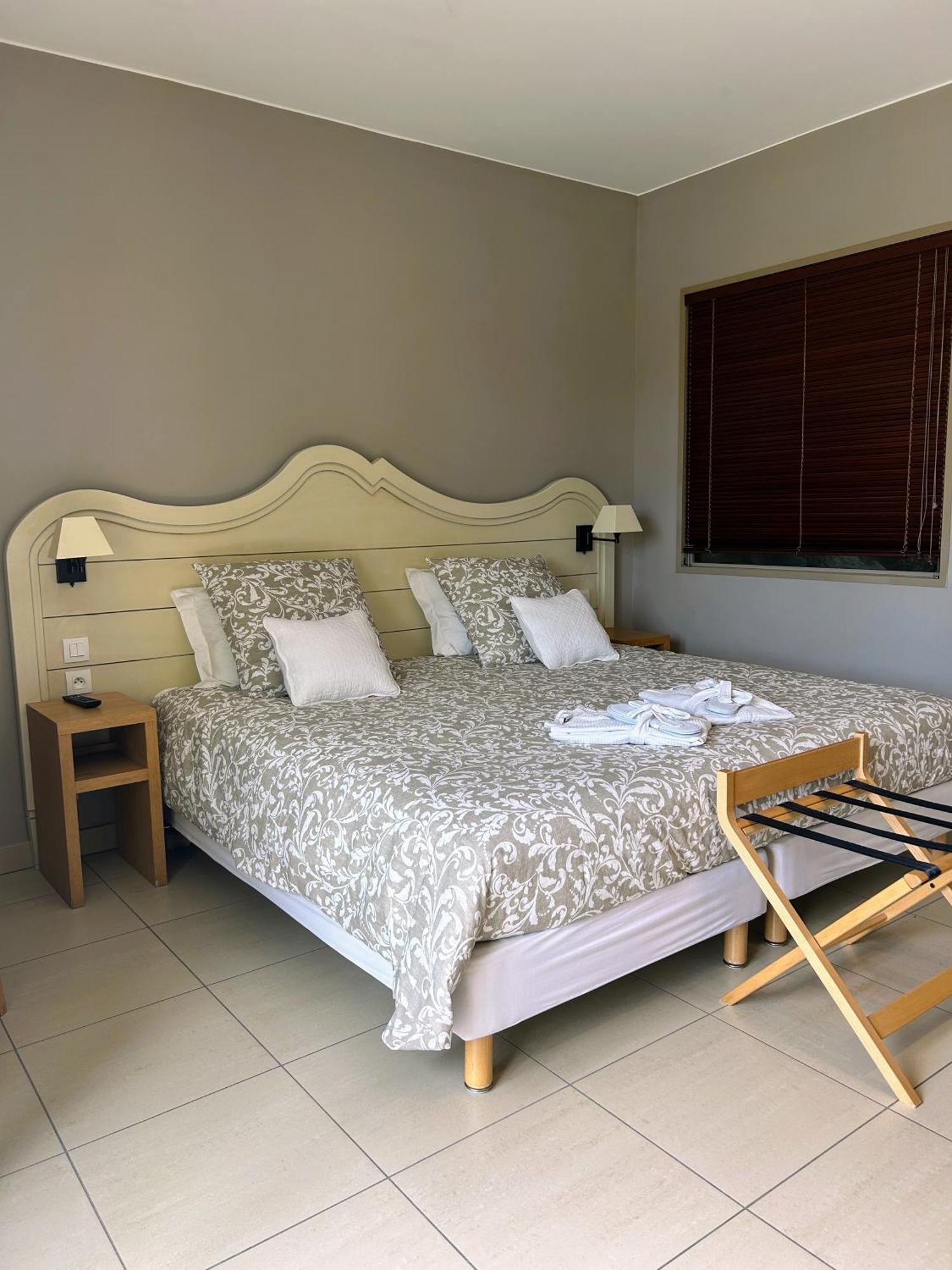 Suite Superieure Domaine Du Golf St Endreol, 1 A 2 Personnes La Motte エクステリア 写真
